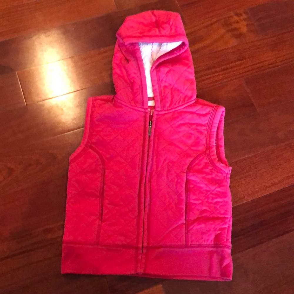 Girls Vest warm furry hooded. Dark pink size 7/8